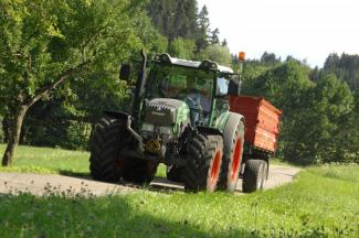 Трактори 4WD (задвиждане на четирите колела) Fendt 211 F Vario
