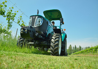 Трактори 4WD (задвиждане на четирите колела) Arbos 3055