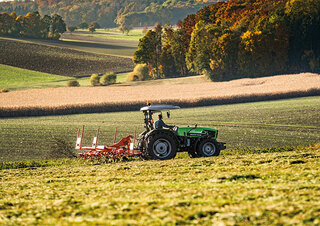 Трактори 4WD (задвиждане на четирите колела) DEUTZ-FAHR 4100 E