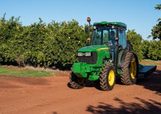 Трактори 4WD (задвиждане на четирите колела) John Deere 5076EN