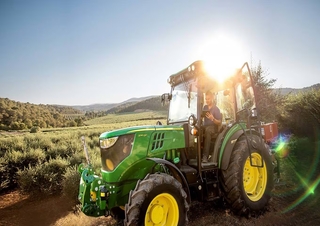 Трактори 4WD (задвиждане на четирите колела) John Deere 5090GF