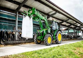 Трактори 4WD (задвиждане на четирите колела) John Deere 5105M