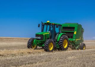 Трактори 4WD (задвиждане на четирите колела) John Deere 6115J