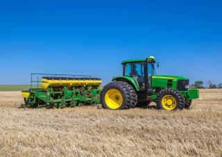 Трактори 4WD (задвиждане на четирите колела) John Deere 6135J