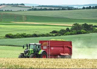 Трактори 4WD (задвиждане на четирите колела) Fendt 826 Vario Power