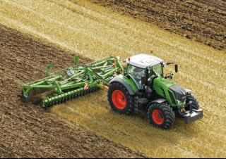 Трактори 4WD (задвиждане на четирите колела) Fendt 826 Vario Power