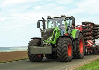 Трактори 4WD (задвиждане на четирите колела) Fendt 826 Vario Power