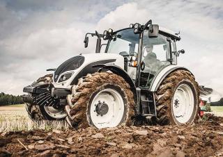 Трактори 4WD (задвиждане на четирите колела) Valtra A104MH