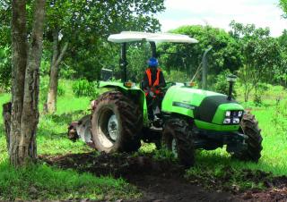 Трактори 4WD (задвиждане на четирите колела) DEUTZ-FAHR Agrolux 70