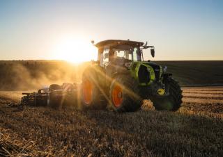 Трактори 4WD (задвиждане на четирите колела) Claas Arion 550 Hexashift