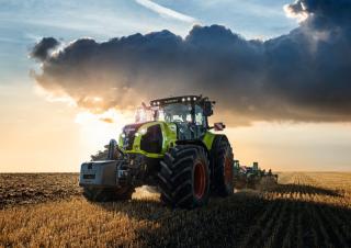 Трактори 4WD (задвиждане на четирите колела) Claas Axion 810 