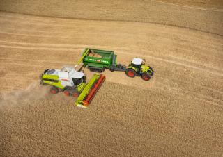 Трактори 4WD (задвиждане на четирите колела) Claas Axion 810 