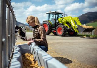 Трактори 4WD (задвиждане на четирите колела) Claas Axos 2.105 
