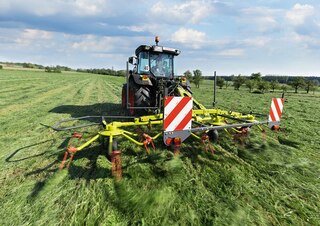 Трактори 4WD (задвиждане на четирите колела) Claas Elios 210 Classic 
