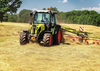 Трактори 4WD (задвиждане на четирите колела) Claas Elios 330   