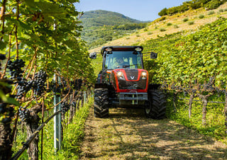 Трактори 4WD (задвиждане на четирите колела) Valtra F105S