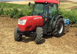 Трактори 4WD (задвиждане на четирите колела) McCormick F120F