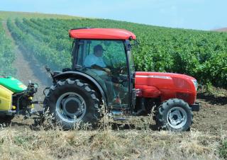 Трактори 4WD (задвиждане на четирите колела) McCormick F85GE