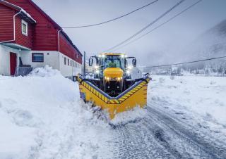Трактори 4WD (задвиждане на четирите колела) JCB Fastrac 8330