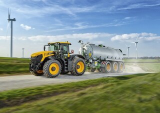 Трактори 4WD (задвиждане на четирите колела) JCB Fastrac 8330
