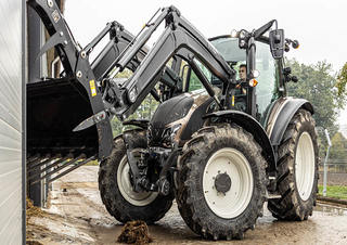 Трактори 4WD (задвиждане на четирите колела) Valtra G125EH
