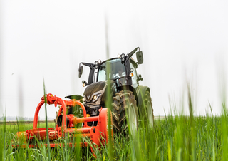 Трактори 4WD (задвиждане на четирите колела) Valtra G125EH