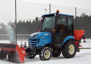 Трактори 4WD (задвиждане на четирите колела) LS J27 HST