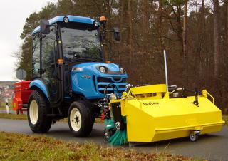 Трактори 4WD (задвиждане на четирите колела) LS J27 HST