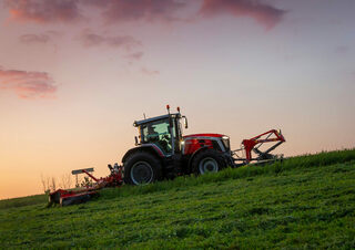 Трактори 4WD (задвиждане на четирите колела) Massey Ferguson MF 8S.285