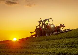 Трактори 4WD (задвиждане на четирите колела) Massey Ferguson MF 8S.285
