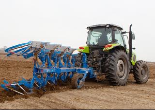 Трактори 4WD (задвиждане на четирите колела) Zoomlion RG1804