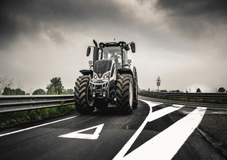 Трактори 4WD (задвиждане на четирите колела) Valtra S374 SmartTouch 
