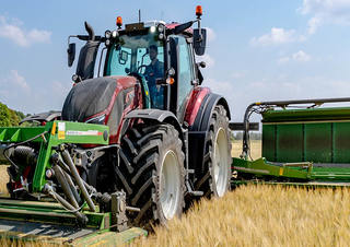 Трактори 4WD (задвиждане на четирите колела) Valtra T144D SmartTouch