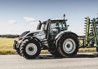 Трактори 4WD (задвиждане на четирите колела) Valtra T154A