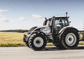 Трактори 4WD (задвиждане на четирите колела) Valtra T154H