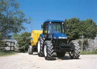 Трактори 4WD (задвиждане на четирите колела) New Holland TD95Plus