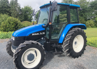 Трактори 4WD (задвиждане на четирите колела) New Holland TL 70 (700)