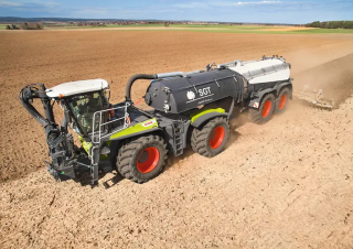 Трактори 4WD (задвиждане на четирите колела) Claas Xerion 4200 Saddle Trac 