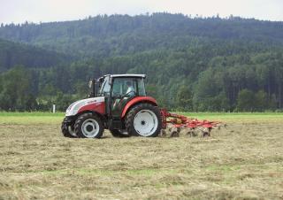 Трактори със задно задвижване Steyr 4065 Kompakt S Basis