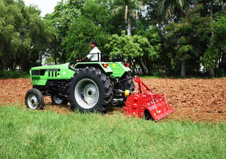 Трактори със задно задвижване DEUTZ-FAHR Agromaxx 45