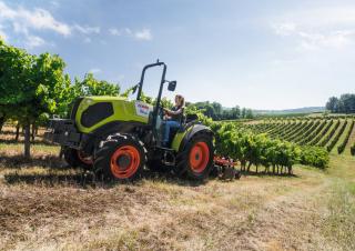 Трактори със задно задвижване Claas Nexos 210 F