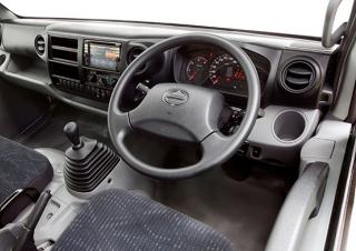 Камиони Твърдо шаси Hino 300 714 SWB 4x2