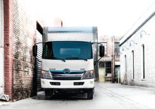 Камиони Твърдо шаси Hino 300 714 SWB 4x2