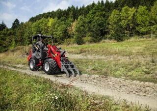Универсални товарачи Weidemann 1380