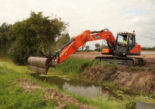 Верижни екскаватори Doosan DX 140 LC