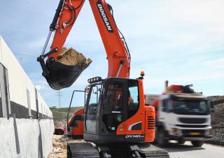 Верижни екскаватори Doosan DX140LCR-3
