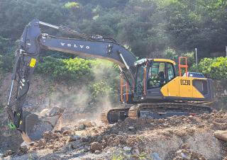 Верижни екскаватори Volvo EC230F LR
