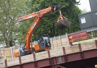 Верижни екскаватори Hitachi ZX 225 USLC-3
