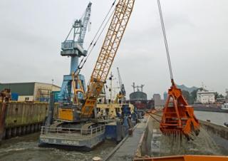 Верижни кранове - решетъчна стрела Liebherr HS 8100
