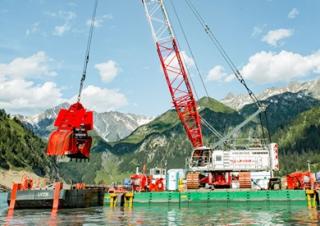 Верижни кранове - решетъчна стрела Liebherr HS 8130